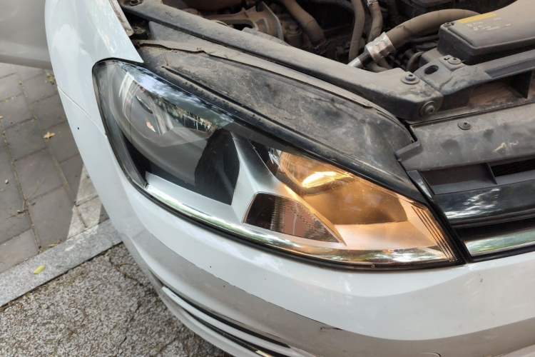 Used Volkswagen Golf 2015 1.4TSI Automatic Comfort Model Right Front Headlight