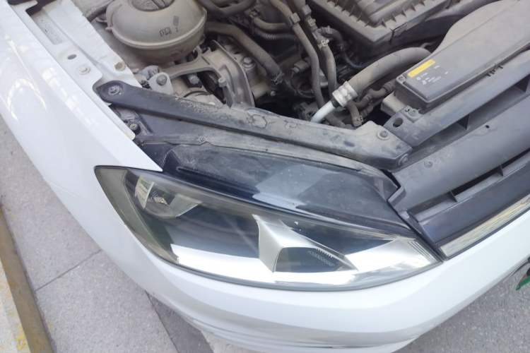 Used Volkswagen Golf 2015 1.4TSI Automatic Comfort Model Right Front Headlight