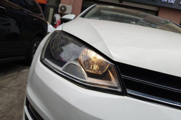Used Volkswagen Golf 2015 1.6L Automatic Comfort Model Right Front Headlight