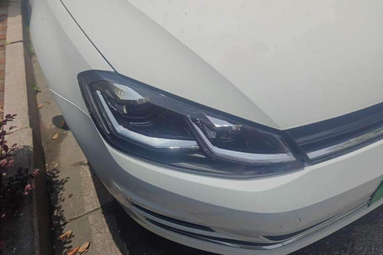 Used Volkswagen Golf 2015 1.4TSI Automatic Luxury Model Right Front Headlight