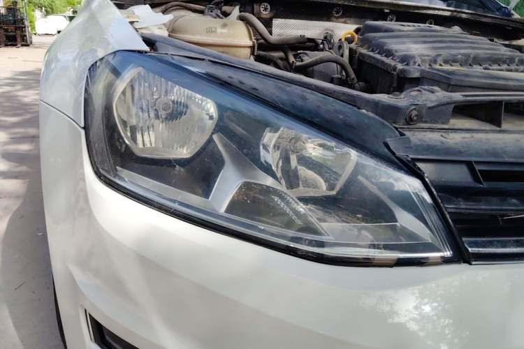 Used Volkswagen Golf 2015 1.6L Automatic Comfort Model Right Front Headlight