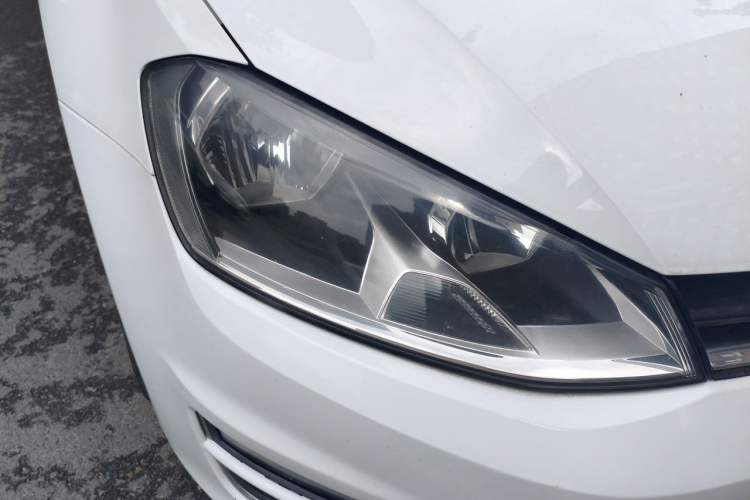 Used Volkswagen Golf 2015 1.6L Automatic Comfort Model Right Front Headlight