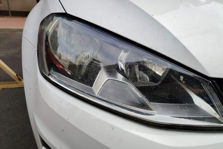 Used Volkswagen Golf 2015 1.6L Automatic Comfort Model Right Front Headlight