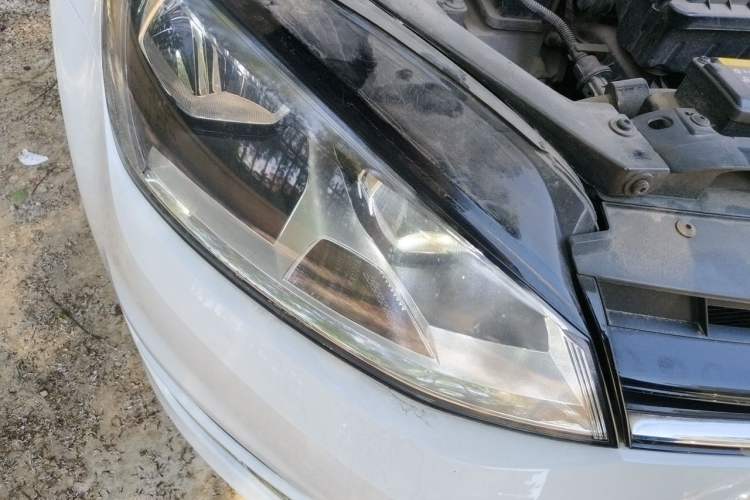 Used Volkswagen Golf 2015 1.6L Automatic Comfort Model Right Front Headlight