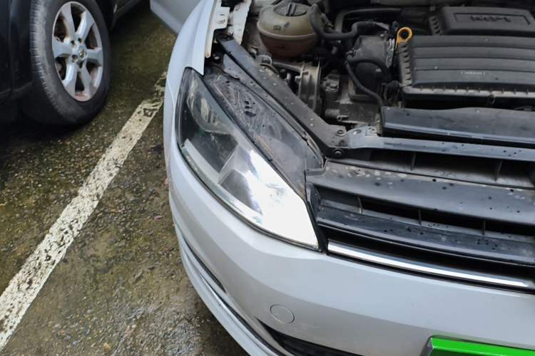 Used Volkswagen Golf 2015 1.6L Automatic Comfort Model Right Front Headlight