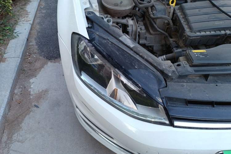 Used Volkswagen Golf 2015 1.6L Automatic Comfort Model Right Front Headlight