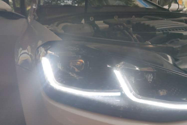 Used Volkswagen Golf 2015 1.4TSI Automatic Luxury Model Right Front Headlight
