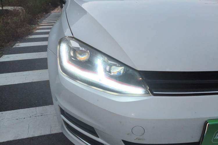 Used Volkswagen Golf 2015 1.4TSI Automatic Comfort Model Right Front Headlight
