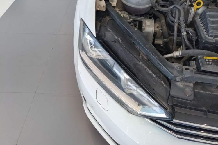 Used Volkswagen Golf 2015 1.4TSI Sportsvan Right Front Headlight