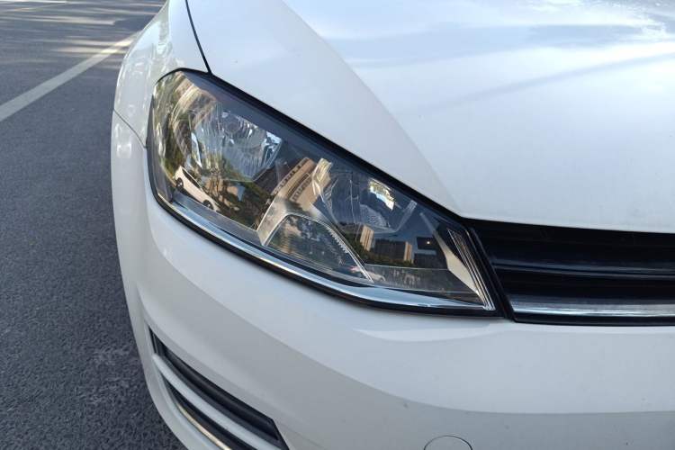 Used Volkswagen Golf 2015 1.6L Automatic Comfort Model Right Front Headlight