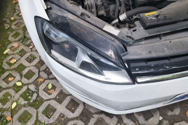 Used Volkswagen Golf 2015 1.4TSI Manual Comfort Model Right Front Headlight