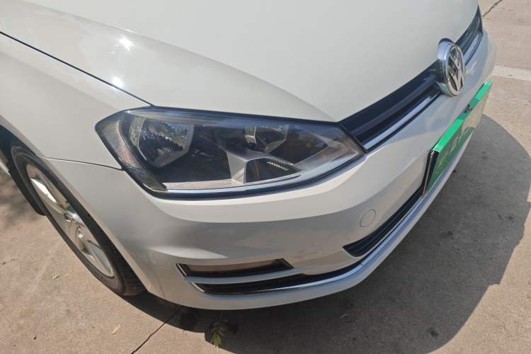 Used Volkswagen Golf 2015 1.6L Automatic Comfort Model Right Front Headlight