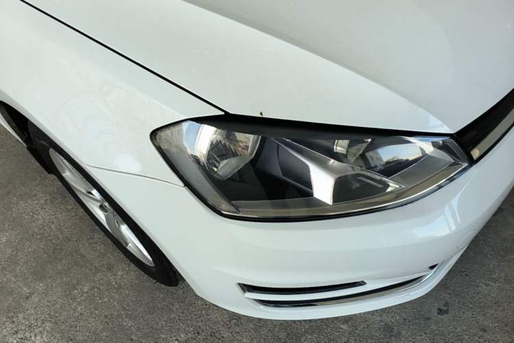 Used Volkswagen Golf 2015 1.6L Automatic Comfort Model Right Front Headlight