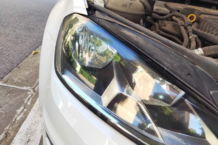 Used Volkswagen Golf 2015 1.4TSI Automatic Luxury Model Right Front Headlight