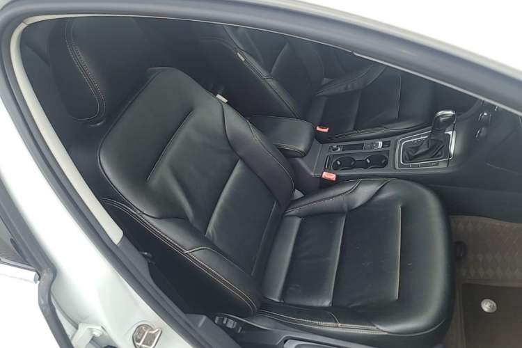 Used Volkswagen Golf 2015 1.6L Automatic Comfort Model Right Front Seat