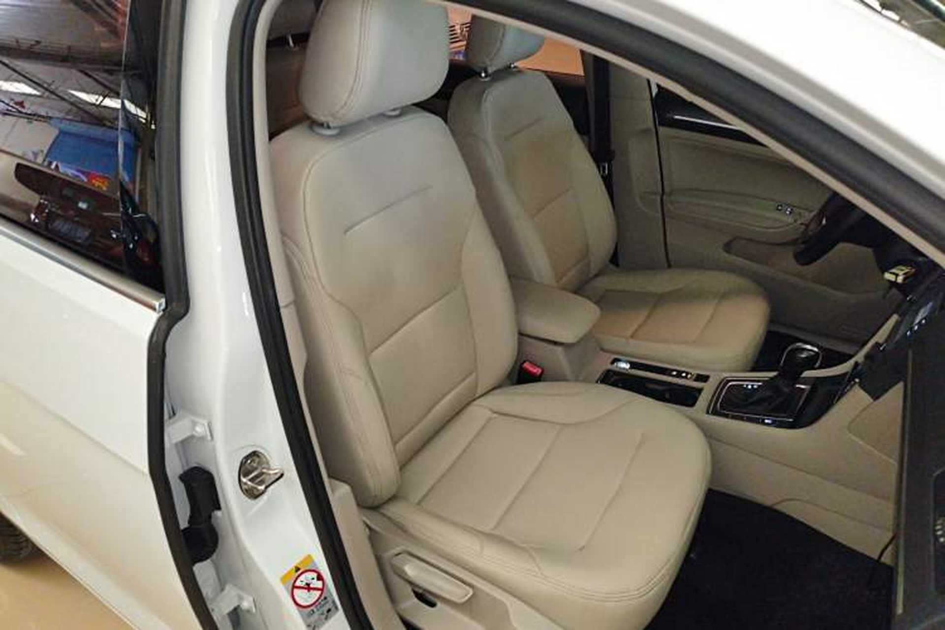 Used Volkswagen Golf 2015 1.6L Automatic Comfort Model Right Front Seat