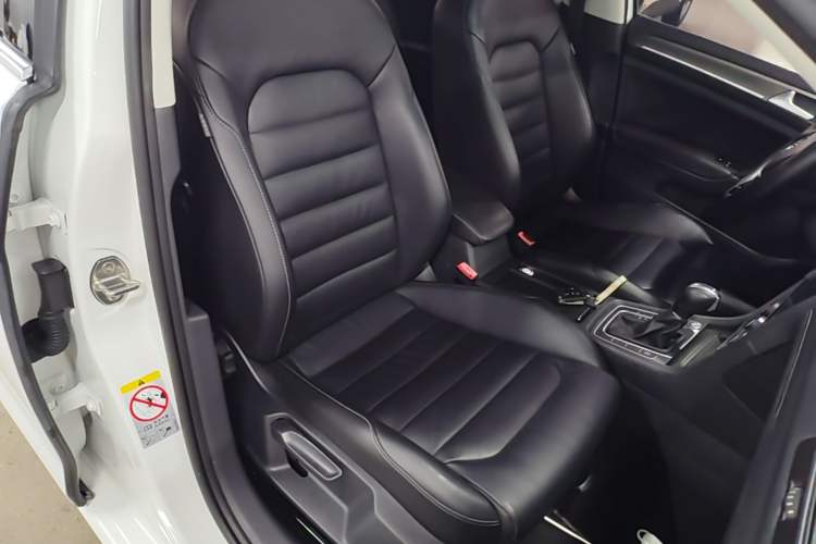 Used Volkswagen Golf 2015 1.4TSI Automatic Luxury Model Right Front Seat