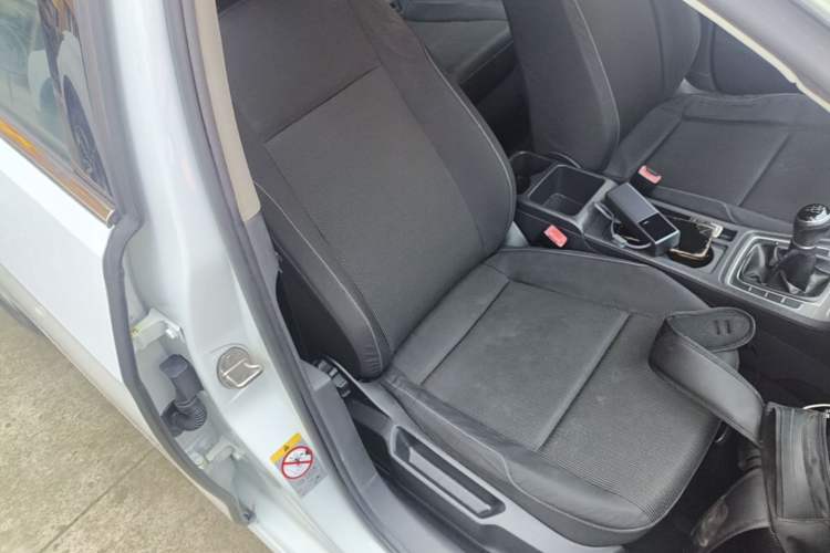 Used Volkswagen Golf 2015 1.6L Manual Fashion Edition Right Front Seat
