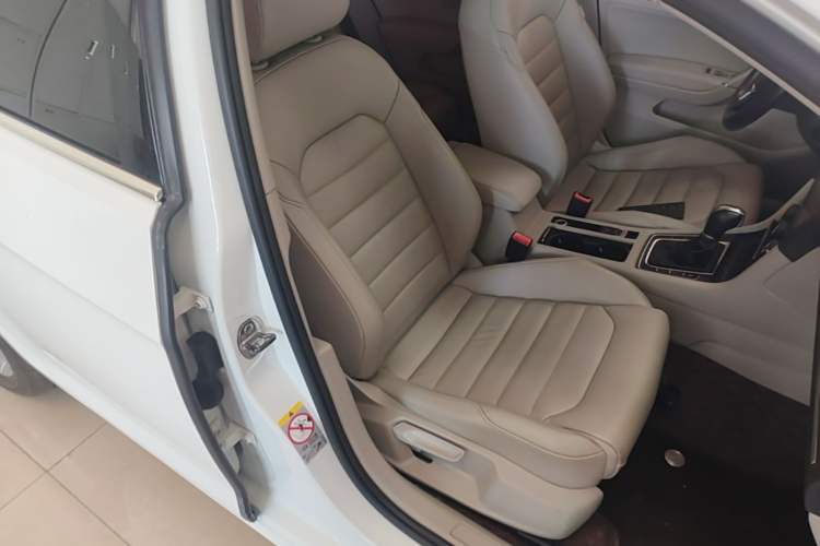 Used Volkswagen Golf 2015 1.6L Automatic Comfort Model Right Front Seat