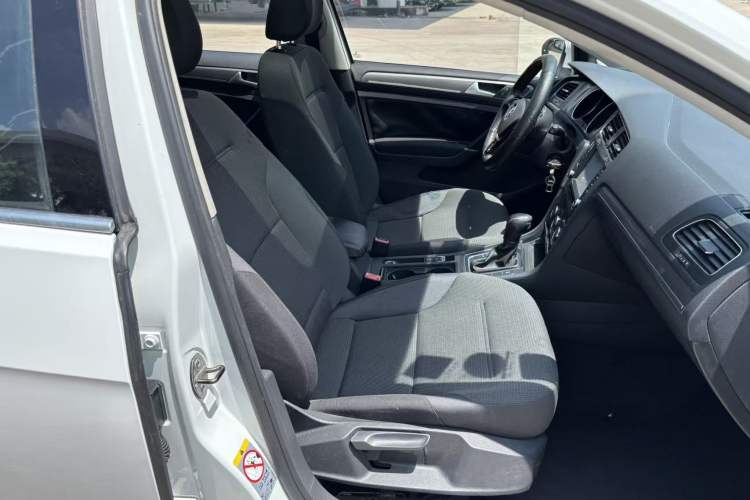 Used Volkswagen Golf 2015 1.6L Automatic Comfort Model Right Front Seat