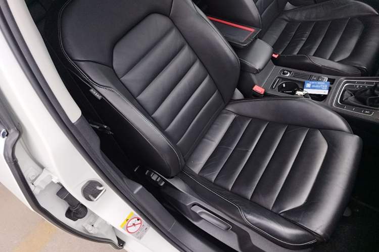 Used Volkswagen Golf 2015 1.4TSI Automatic Luxury Model Right Front Seat