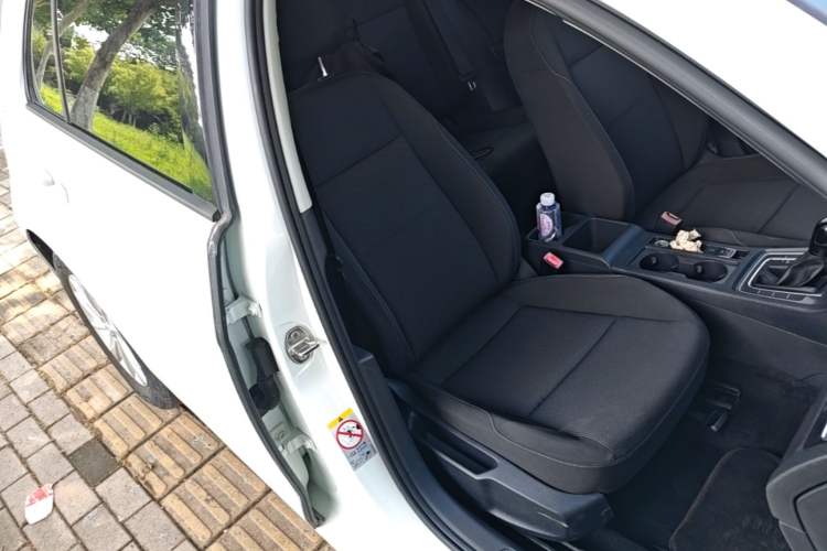 Used Volkswagen Golf 2015 1.6L Automatic Fashion Model Right Front Seat