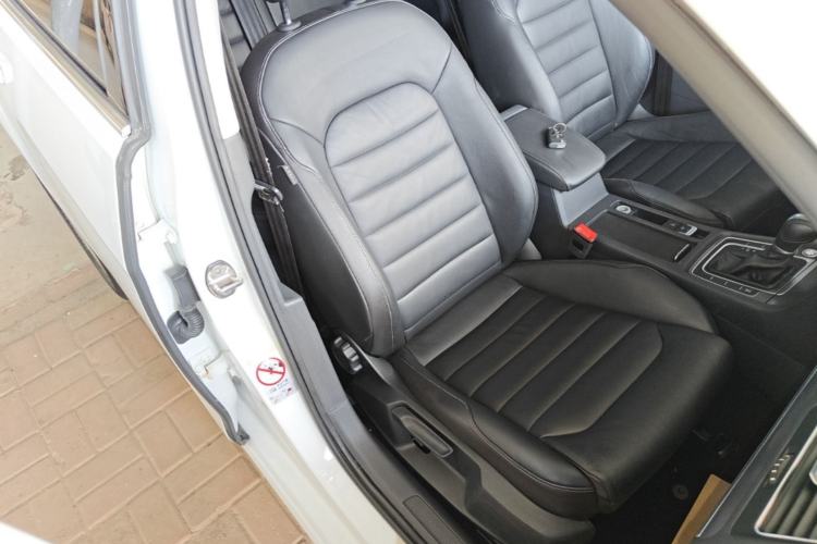 Used Volkswagen Golf 2015 1.4TSI Automatic Luxury Model Right Front Seat