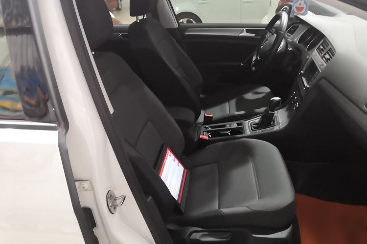 Used Volkswagen Golf 2015 1.4TSI Comfort Travel Edition Right Front Seat
