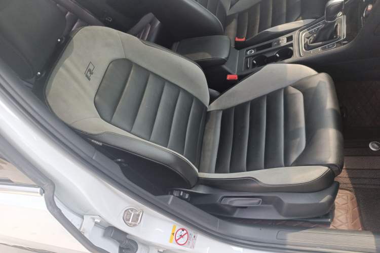 Used Volkswagen Golf 2015 1.4TSI Automatic R-Line Right Front Seat