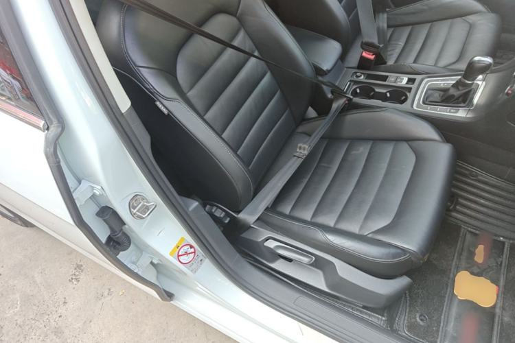 Used Volkswagen Golf 2015 1.4TSI Automatic Luxury Model Right Front Seat