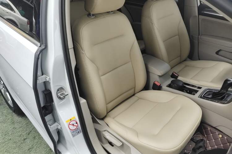 Used Volkswagen Golf 2015 1.4TSI Automatic Comfort Model Right Front Seat