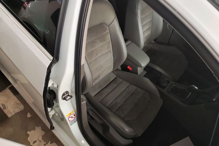 Used Volkswagen Golf 2015 1.4TSI Automatic Flagship Model Right Front Seat