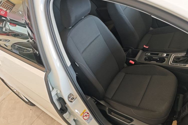 Used Volkswagen Golf 2015 1.6L Automatic Fashion Model Right Front Seat