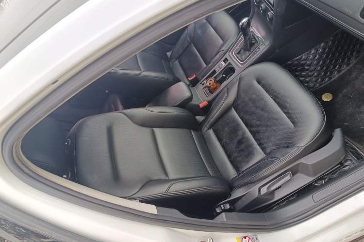 Used Volkswagen Golf 2015 1.4TSI Automatic Comfort Model Right Front Seat