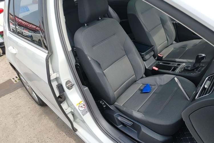 Used Volkswagen Golf 2015 1.6L Automatic Comfort Model Right Front Seat