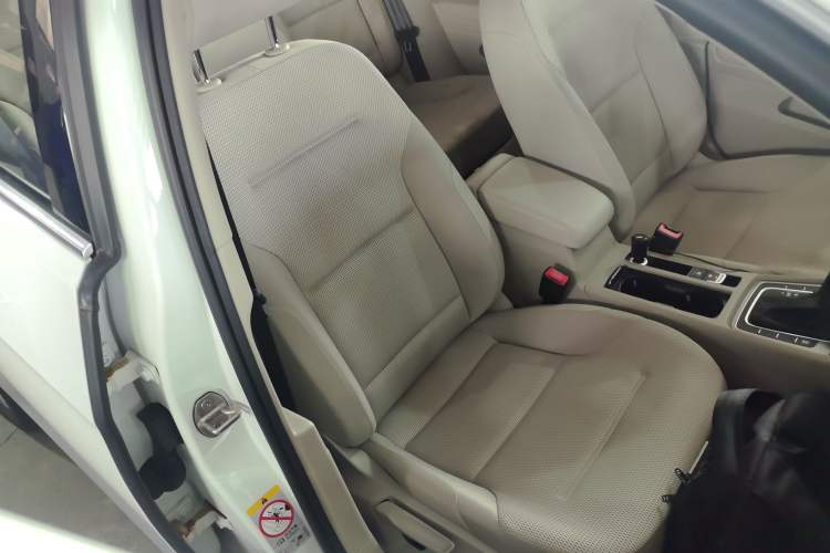 Used Volkswagen Golf 2015 1.4TSI Automatic Comfort Model Right Front Seat