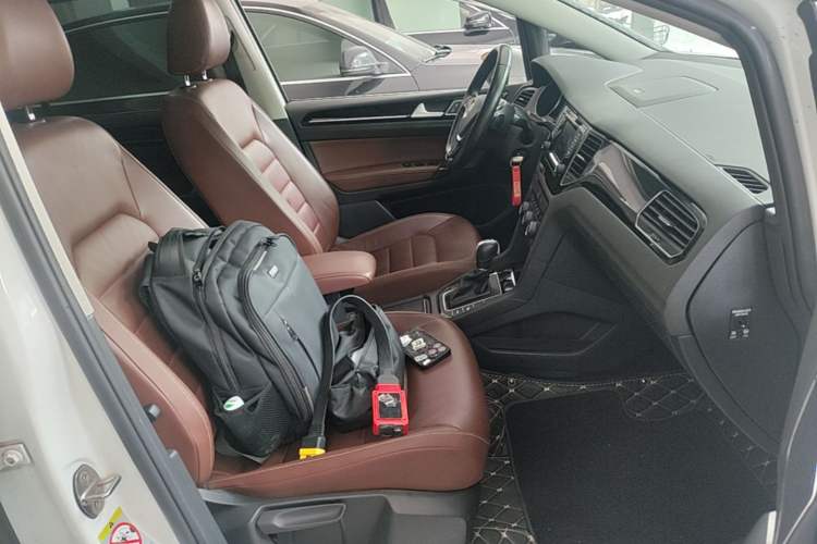 Used Volkswagen Golf 2015 1.4TSI Sportsvan Right Front Seat