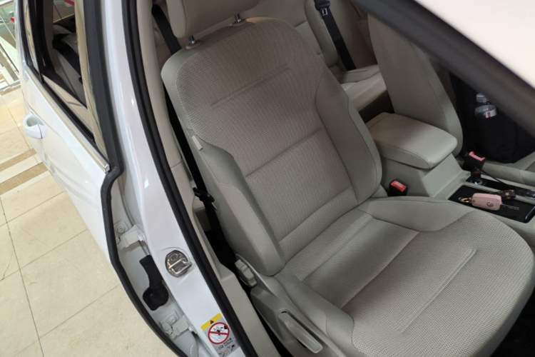 Used Volkswagen Golf 2015 1.6L Automatic Comfort Model Right Front Seat