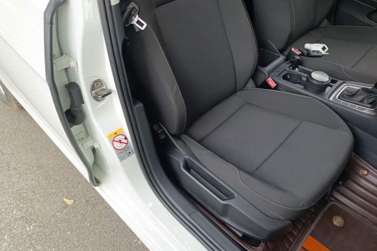 Used Volkswagen Golf 2015 1.6L Automatic Fashion Model Right Front Seat