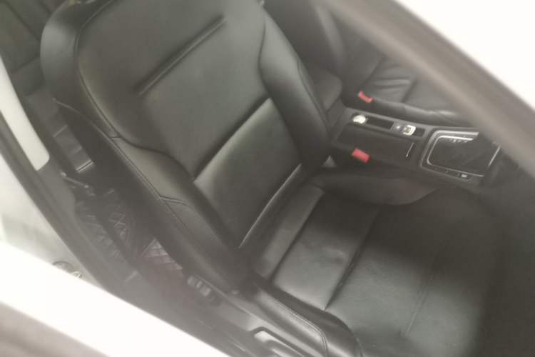 Used Volkswagen Golf 2015 1.4TSI Automatic Comfort Model Right Front Seat
