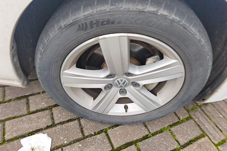 Used Volkswagen Golf 2015 1.4TSI Automatic Comfort Model Right Front Wheel Hub