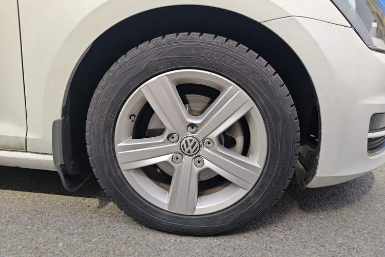 Used Volkswagen Golf 2015 1.4TSI Automatic Comfort Model Right Front Wheel Hub