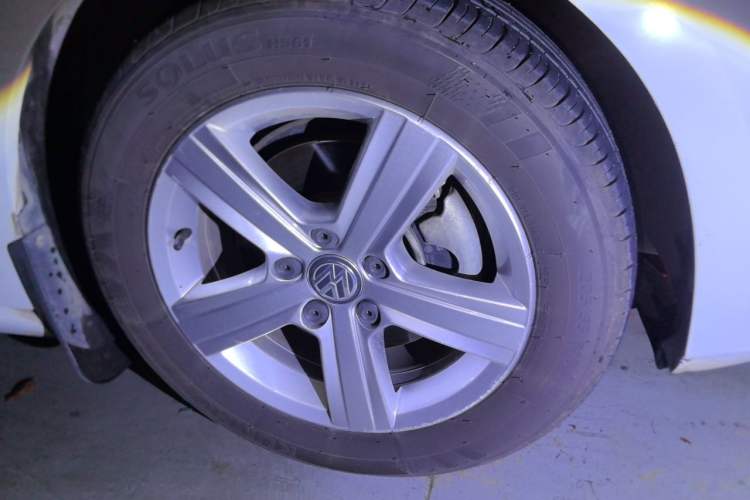 Used Volkswagen Golf 2015 1.4TSI Automatic Luxury Model Right Front Wheel Hub
