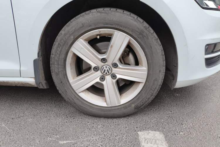 Used Volkswagen Golf 2015 1.4TSI Automatic Comfort Model Right Front Wheel Hub