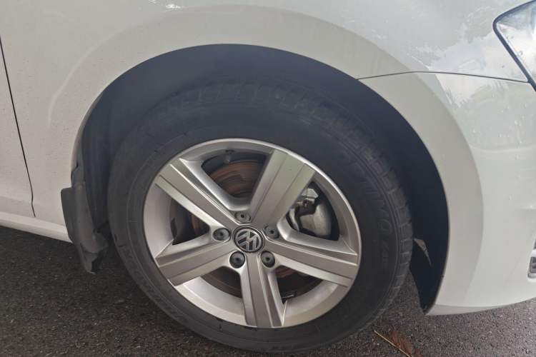 Used Volkswagen Golf 2015 1.4TSI Automatic Comfort Model Right Front Wheel Hub