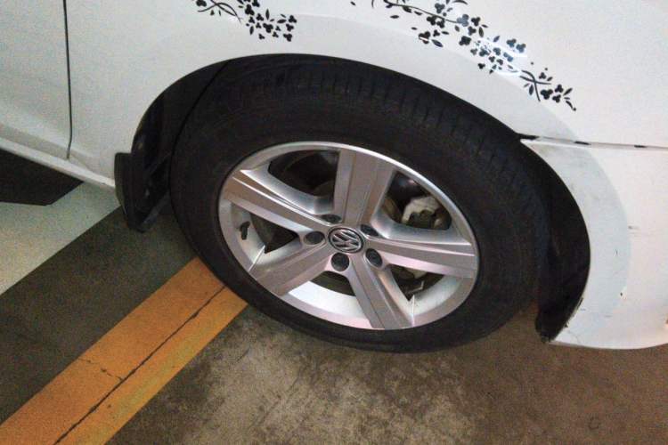 Used Volkswagen Golf 2015 1.6L Automatic Comfort Model Right Front Wheel Hub