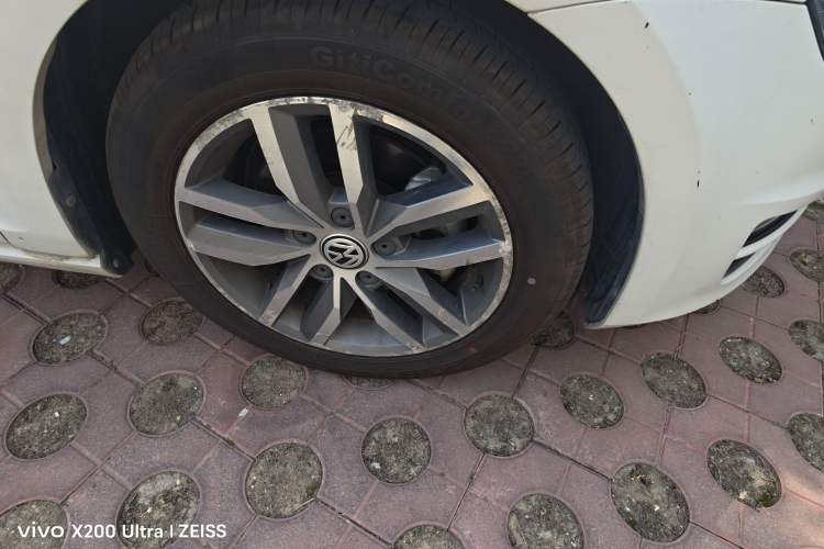 Used Volkswagen Golf 2015 1.4TSI Automatic Luxury Model Right Front Wheel Hub