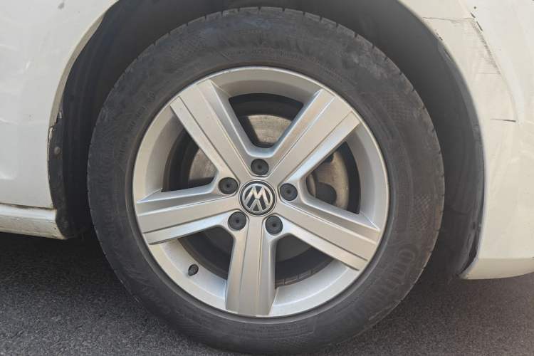 Used Volkswagen Golf 2015 1.4TSI Automatic Luxury Model Right Front Wheel Hub