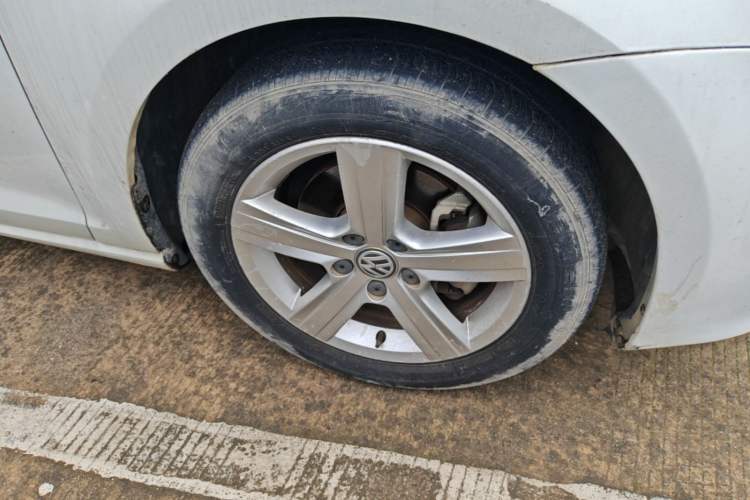Used Volkswagen Golf 2015 1.4TSI Automatic Comfort Model Right Front Wheel Hub