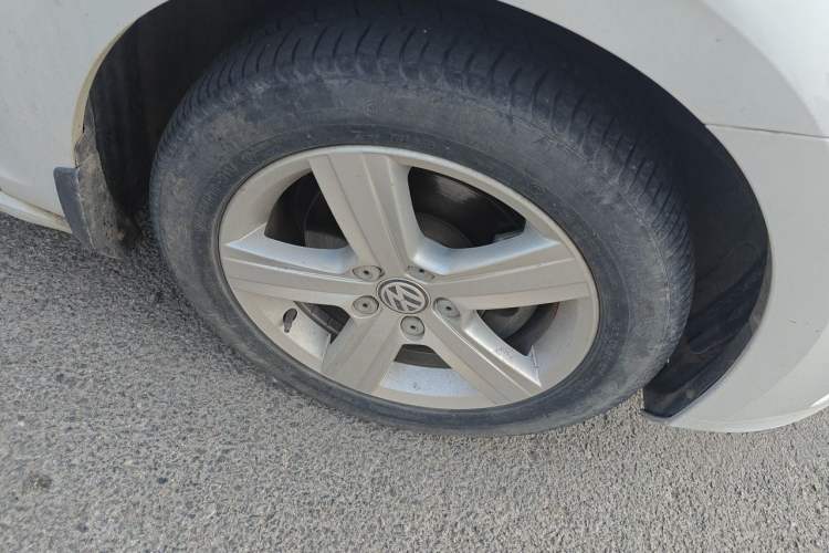 Used Volkswagen Golf 2015 1.4TSI Automatic Luxury Model Right Front Wheel Hub